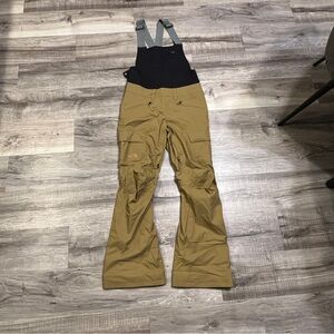 The North Face Freedom Gold/Tan  and Black Women's Ski Snowboard Bibs Overalls